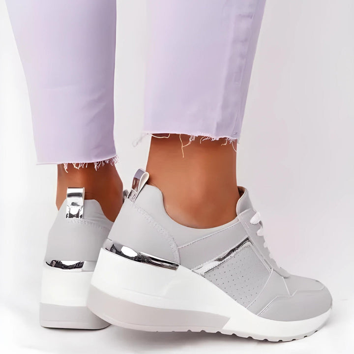PEAQUE - Perforated Sneakers