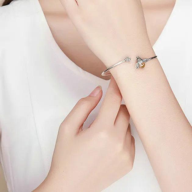 AVELINE - Sterling Silver Bee Bangle